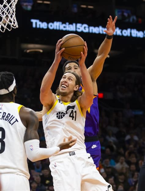 Warriors vs. Jazz odds, line: 2022 NBA picks, Dec. 7 predictions .